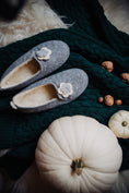 Load image into Gallery viewer, White Flower Felt Slippers with Wool