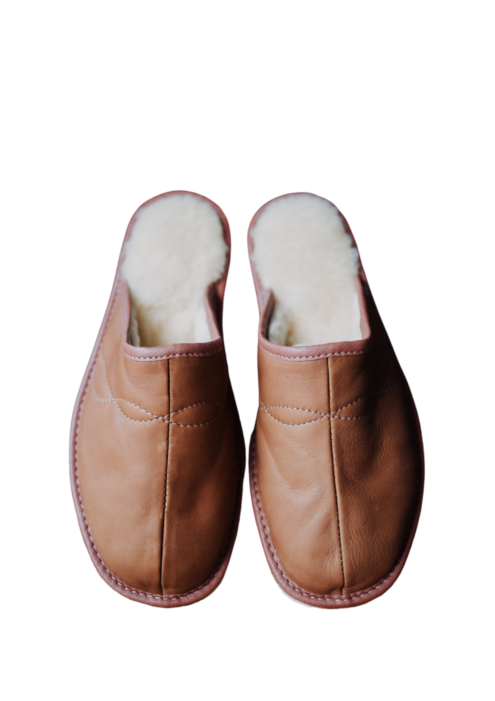 Leather slippers with sheepskin