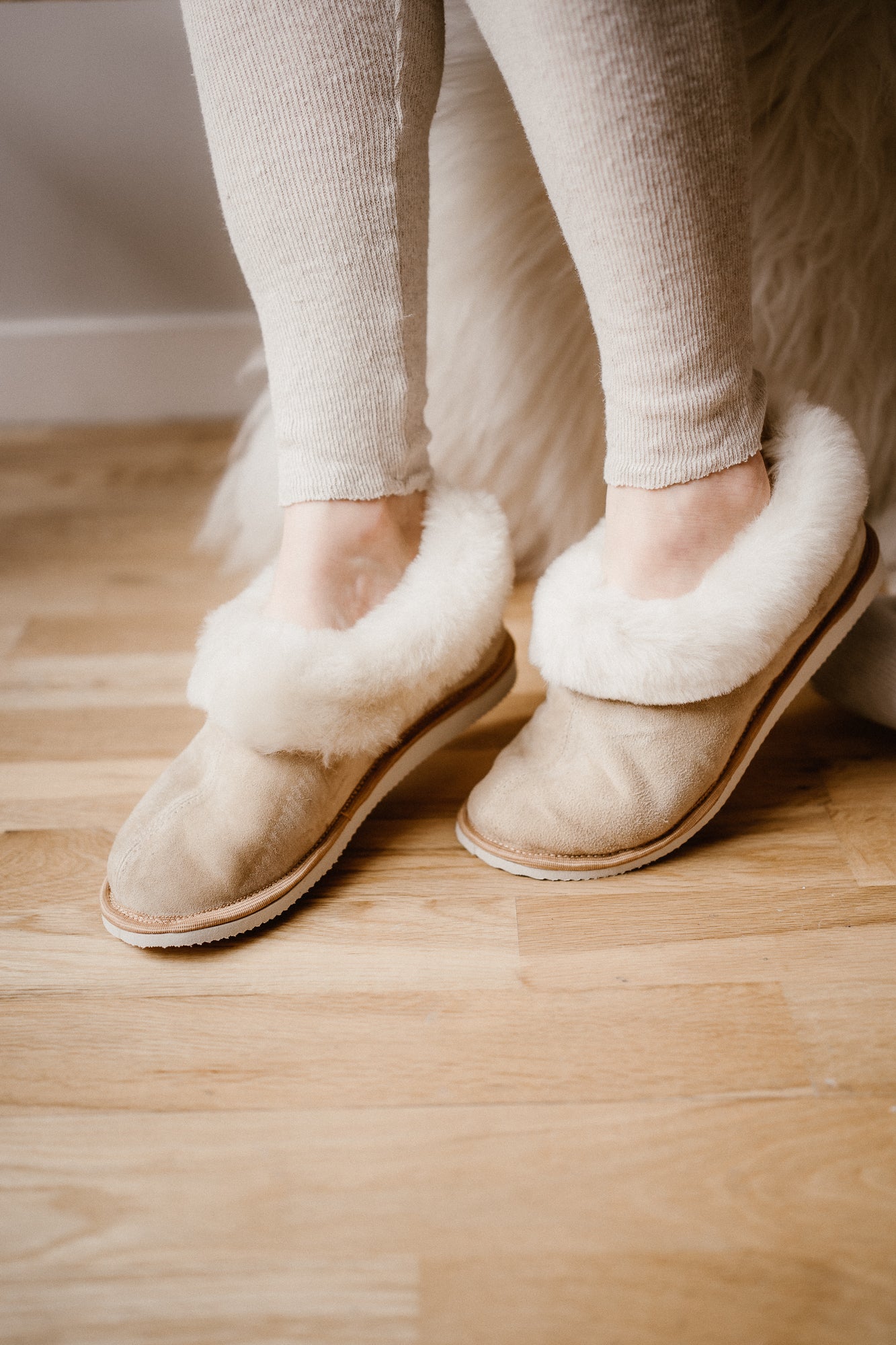 Beige sheepskin leather with white fur, women indoor boots, rubber sole made by Bamboshe, soft sheep leather