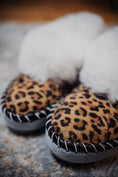 Load image into Gallery viewer, natural Leather slippers in leopard printed pattern and white sheepskin fur cuff handmade in Poland by Bamboshe
